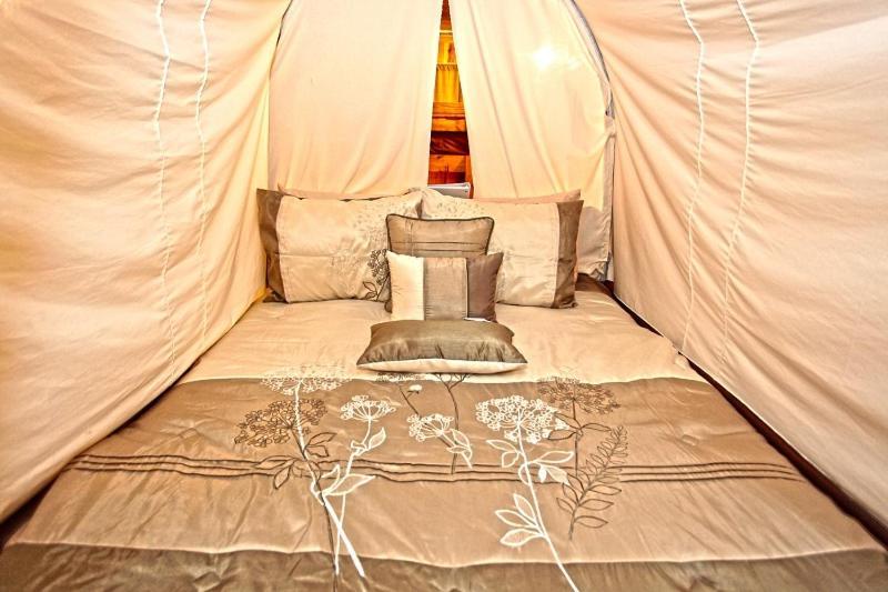 Hotel Diamonds Old West Murfreesboro Esterno foto