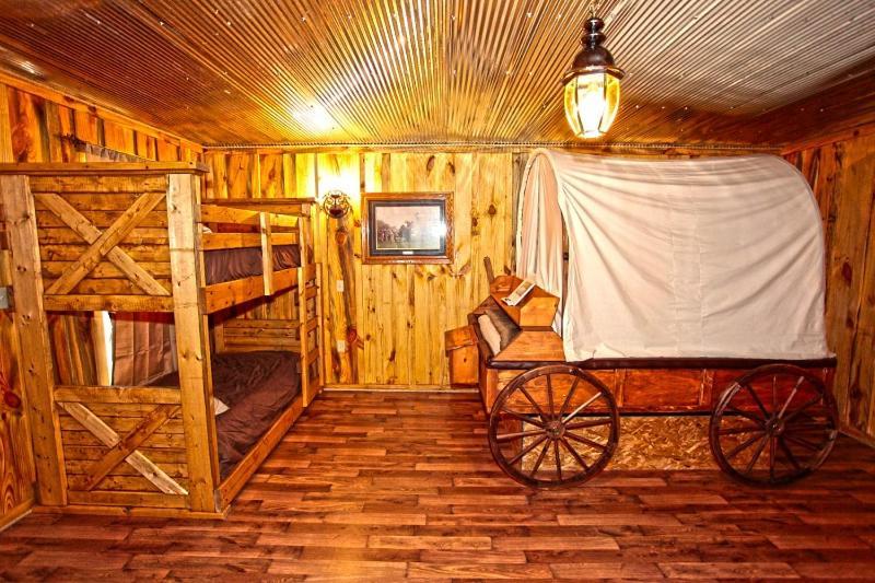 Hotel Diamonds Old West Murfreesboro Esterno foto