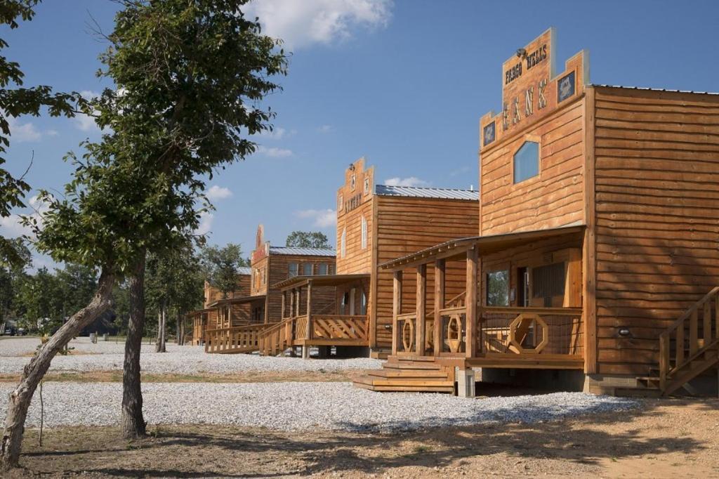 Hotel Diamonds Old West Murfreesboro Esterno foto