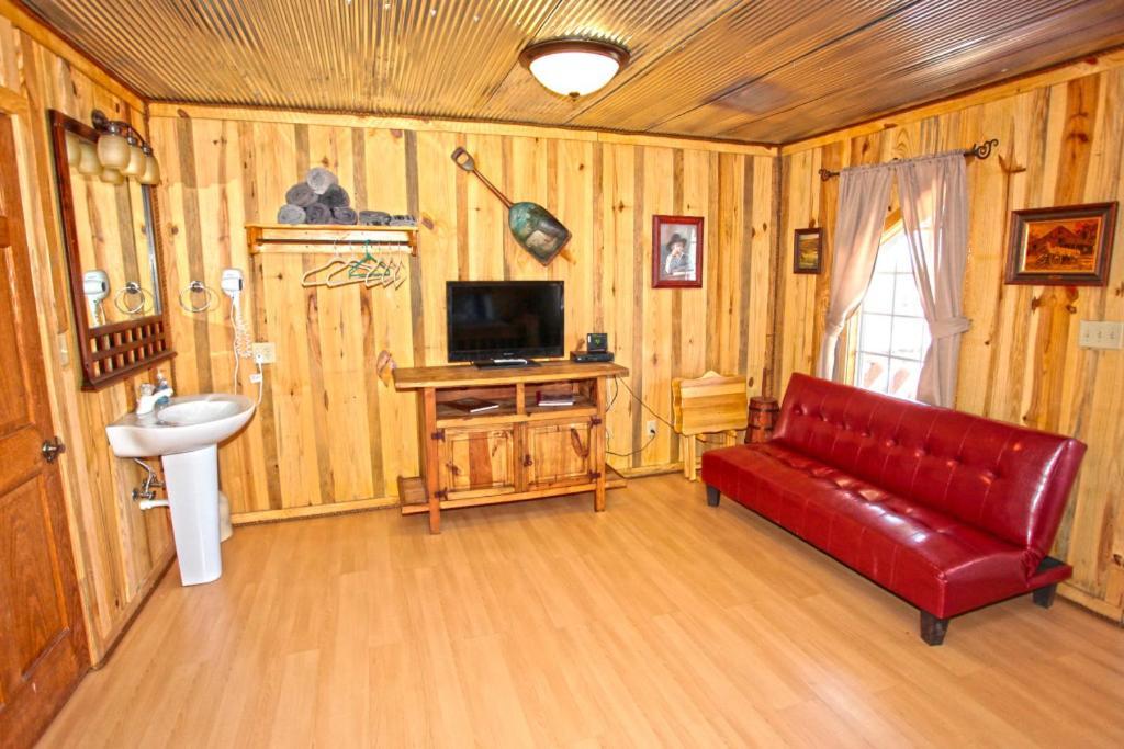 Hotel Diamonds Old West Murfreesboro Esterno foto