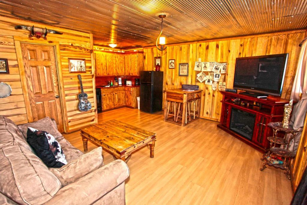 Hotel Diamonds Old West Murfreesboro Esterno foto