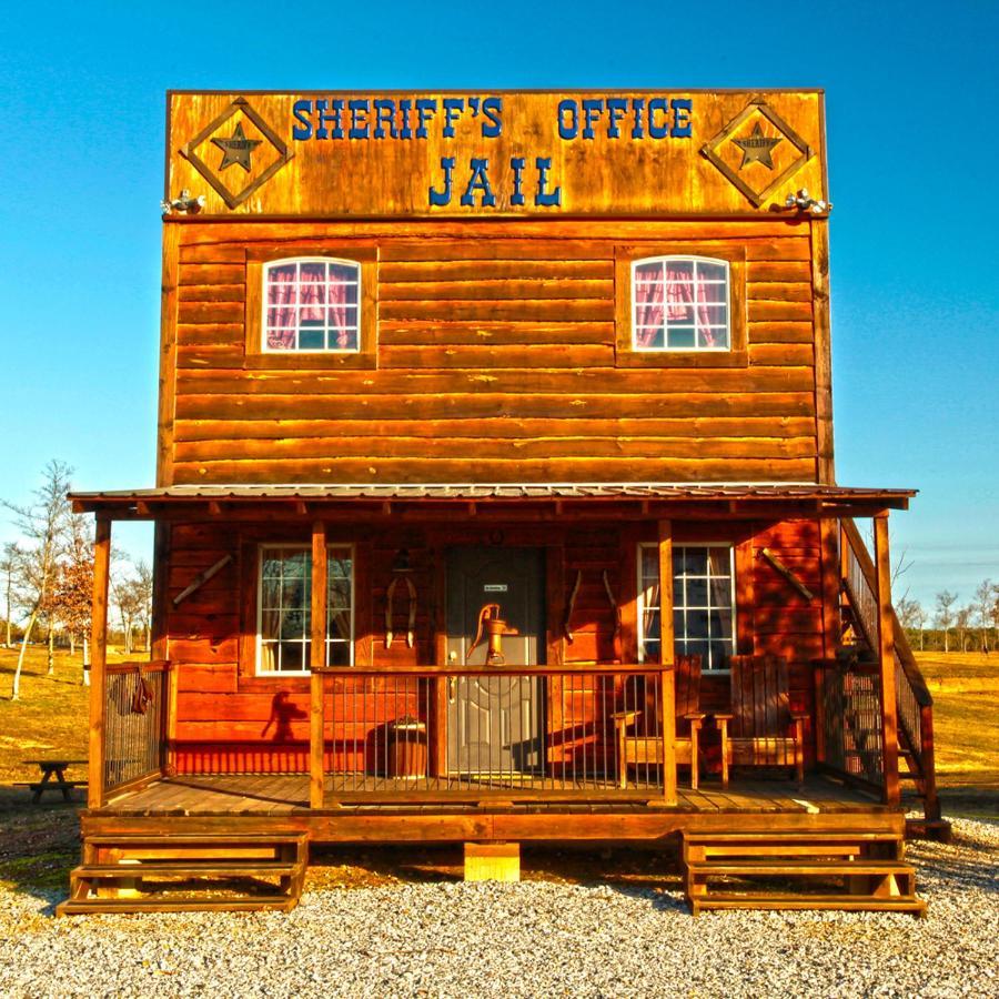 Hotel Diamonds Old West Murfreesboro Esterno foto
