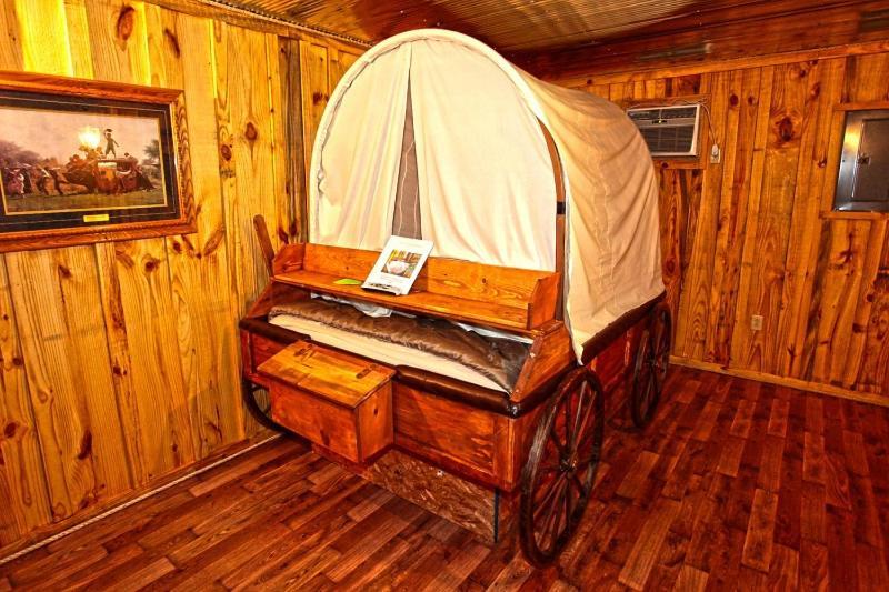 Hotel Diamonds Old West Murfreesboro Esterno foto