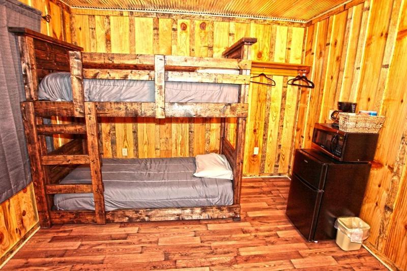 Hotel Diamonds Old West Murfreesboro Esterno foto
