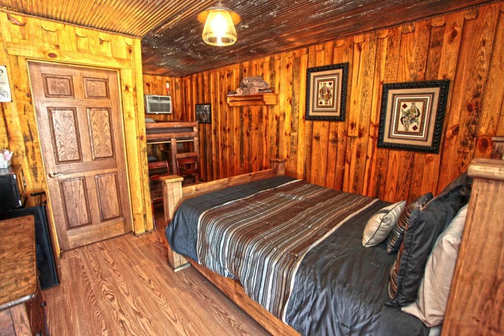 Hotel Diamonds Old West Murfreesboro Esterno foto